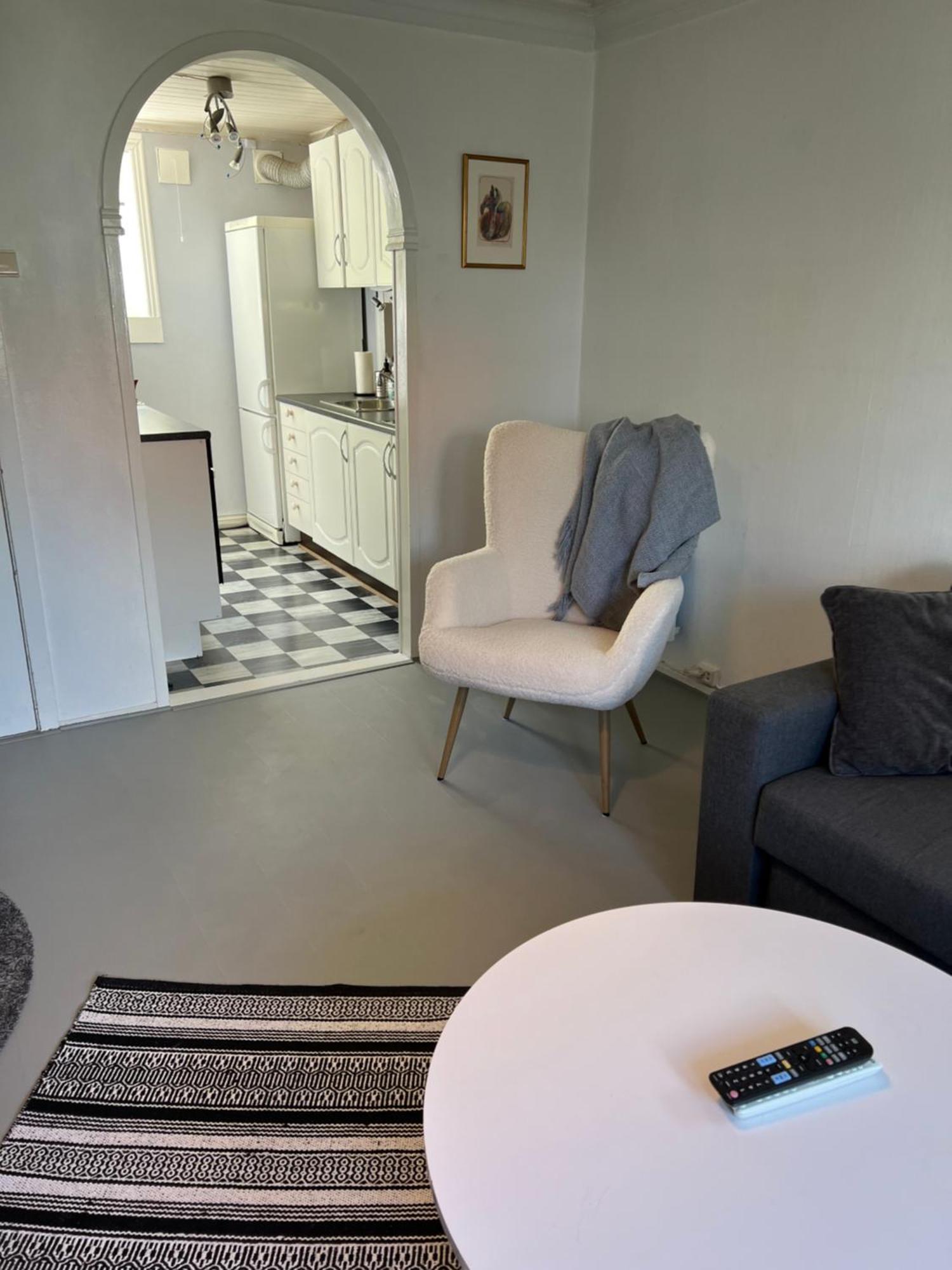 Lite Hus Med Egen Inngang - Sentral Beliggenhet ハウゲスン エクステリア 写真