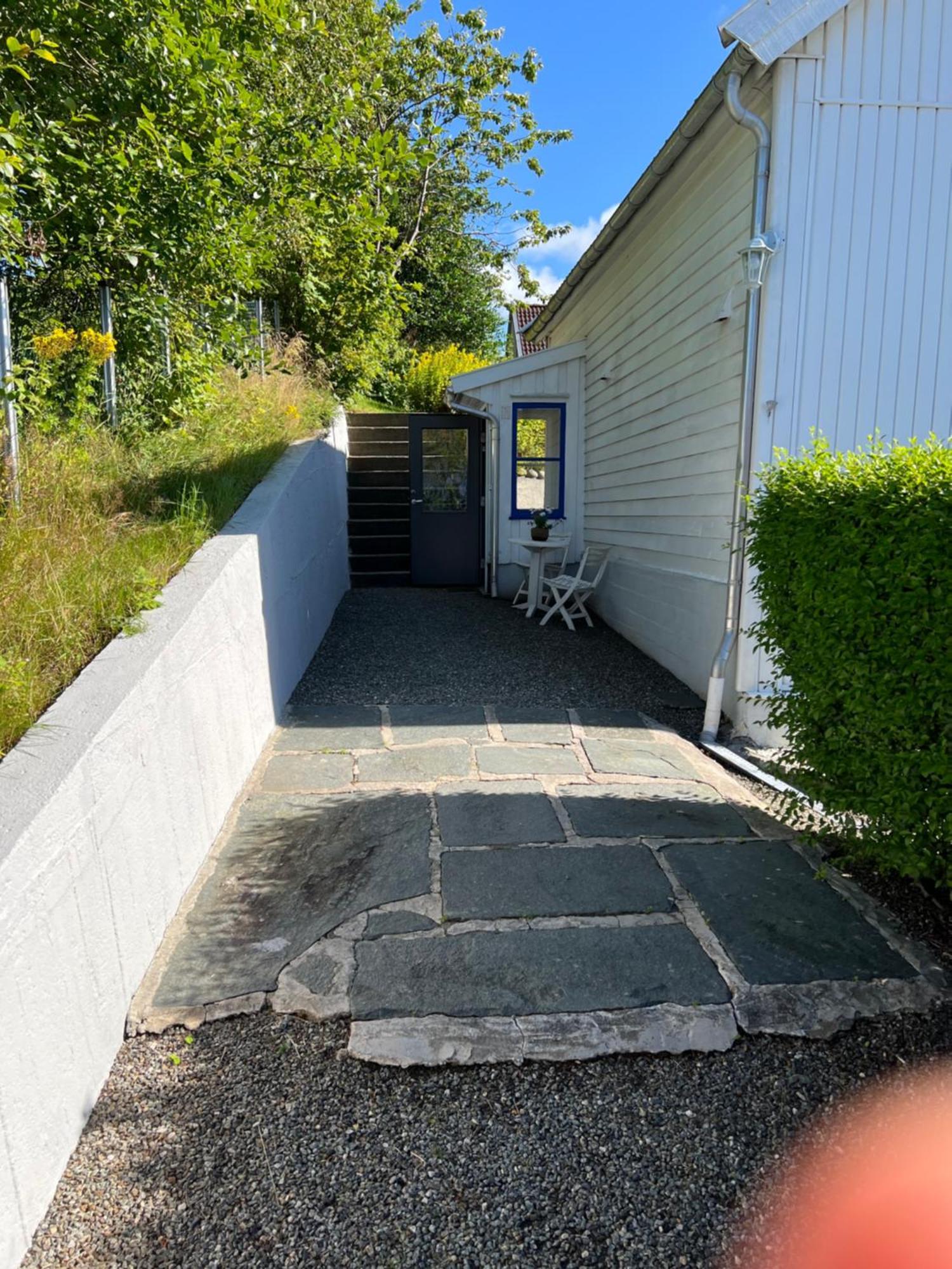 Lite Hus Med Egen Inngang - Sentral Beliggenhet ハウゲスン エクステリア 写真