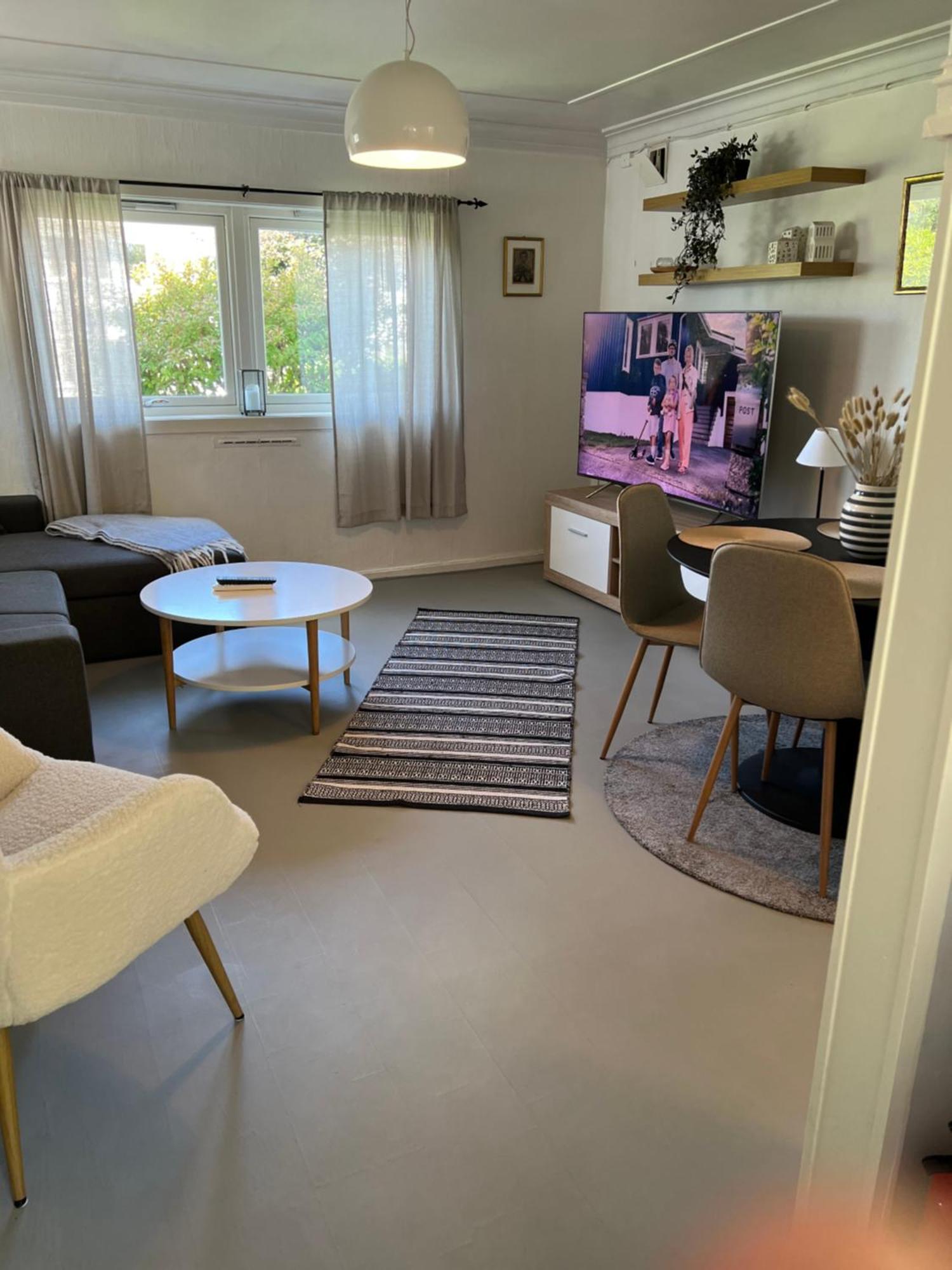 Lite Hus Med Egen Inngang - Sentral Beliggenhet ハウゲスン エクステリア 写真