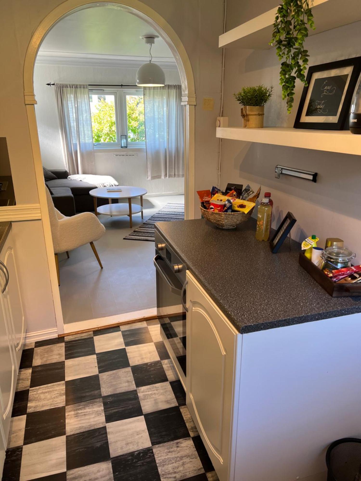 Lite Hus Med Egen Inngang - Sentral Beliggenhet ハウゲスン エクステリア 写真