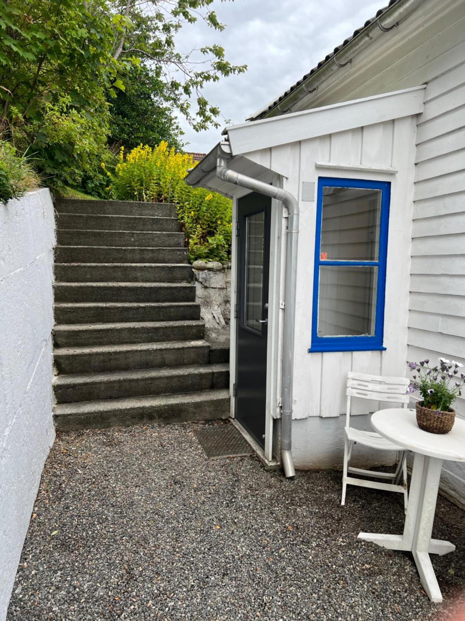 Lite Hus Med Egen Inngang - Sentral Beliggenhet ハウゲスン エクステリア 写真